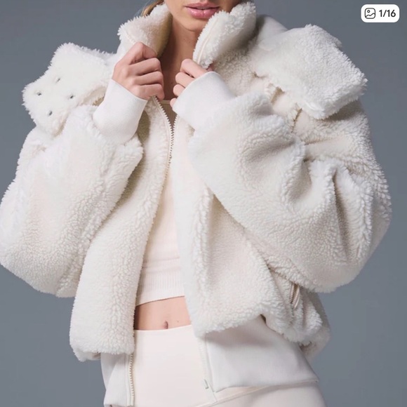 Alo Yoga Ivory Foxy Sherpa Jacket - Picture 1 of 4